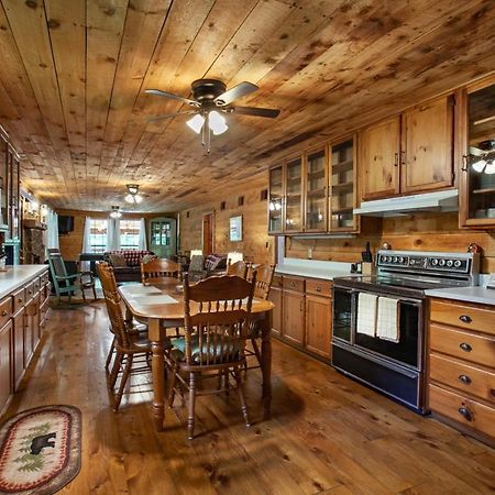 Forest Home Hot Tub Fire Pit Pool Table Pigeon Forge Extérieur photo