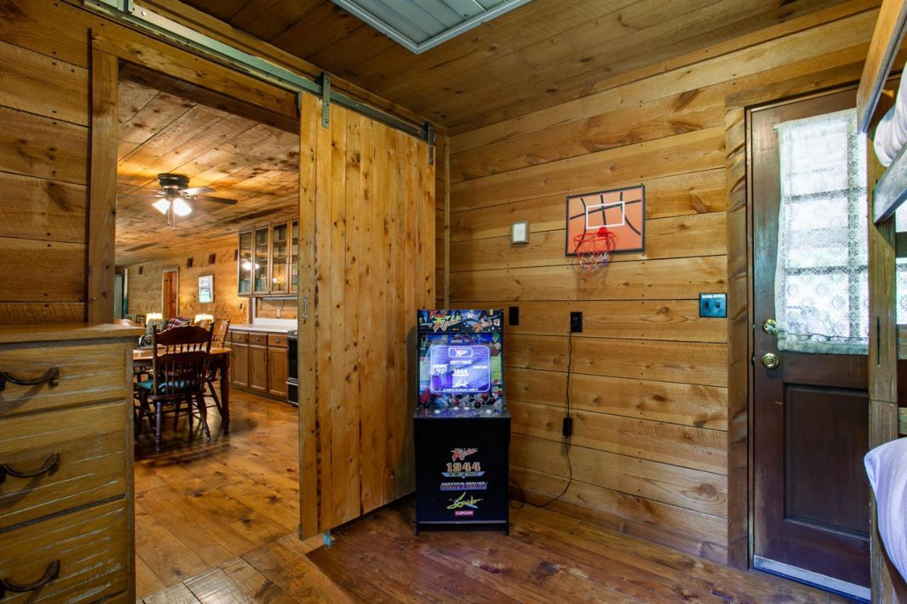 Forest Home Hot Tub Fire Pit Pool Table Pigeon Forge Extérieur photo